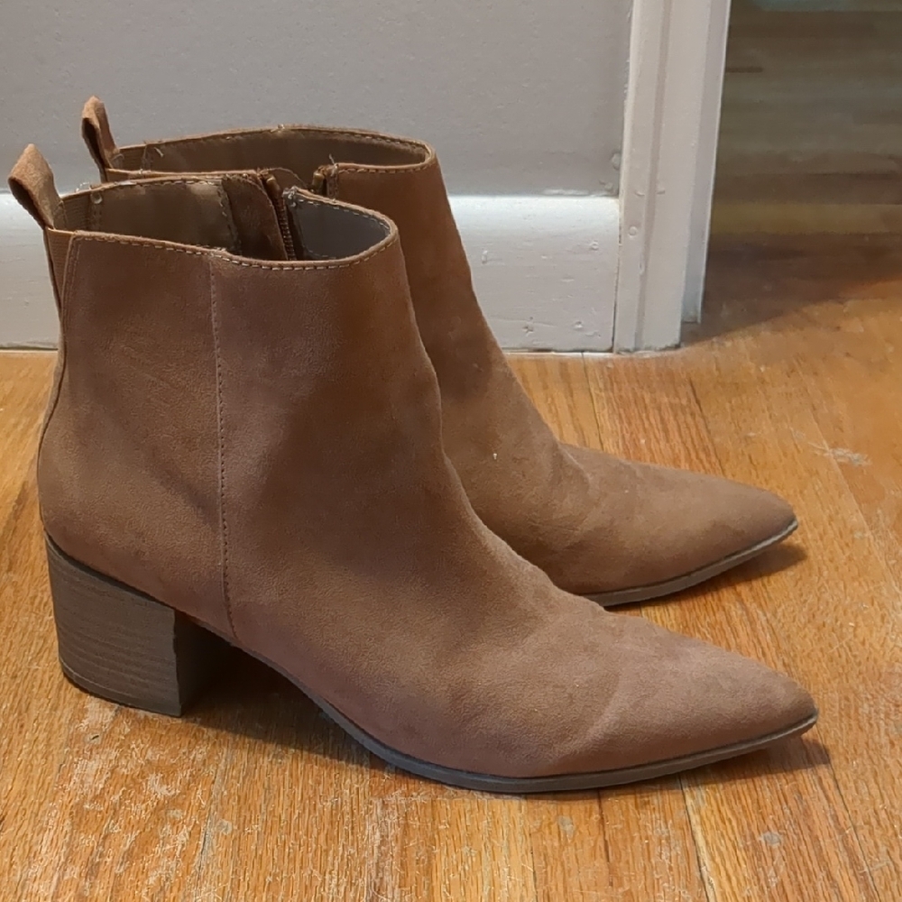 Tan Ankle Boots with Pointed Toe and Stacked Heel